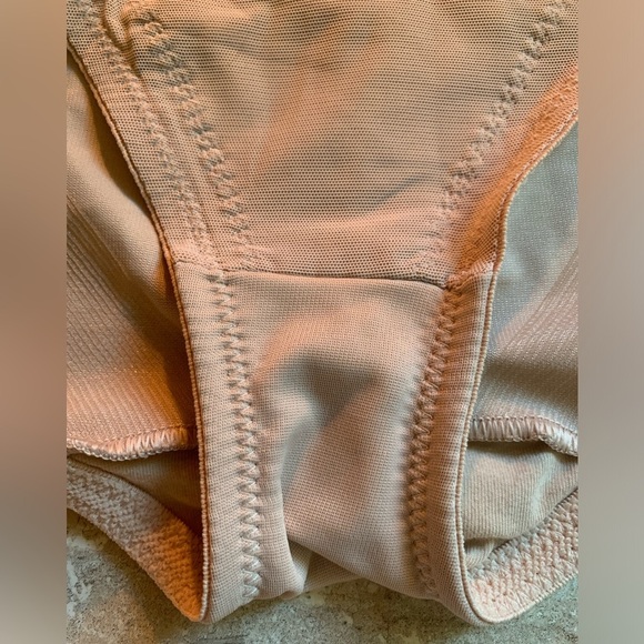 Miraclesuit firm control Highwaist Breif new with tags size Medium - Picture 10 of 10